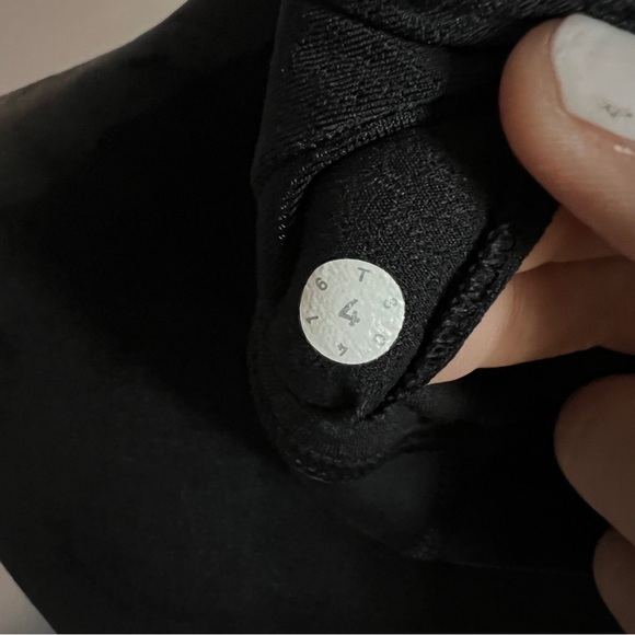 Lululemon Racerback Bra - Black - Size 4 - Picture 5 of 5